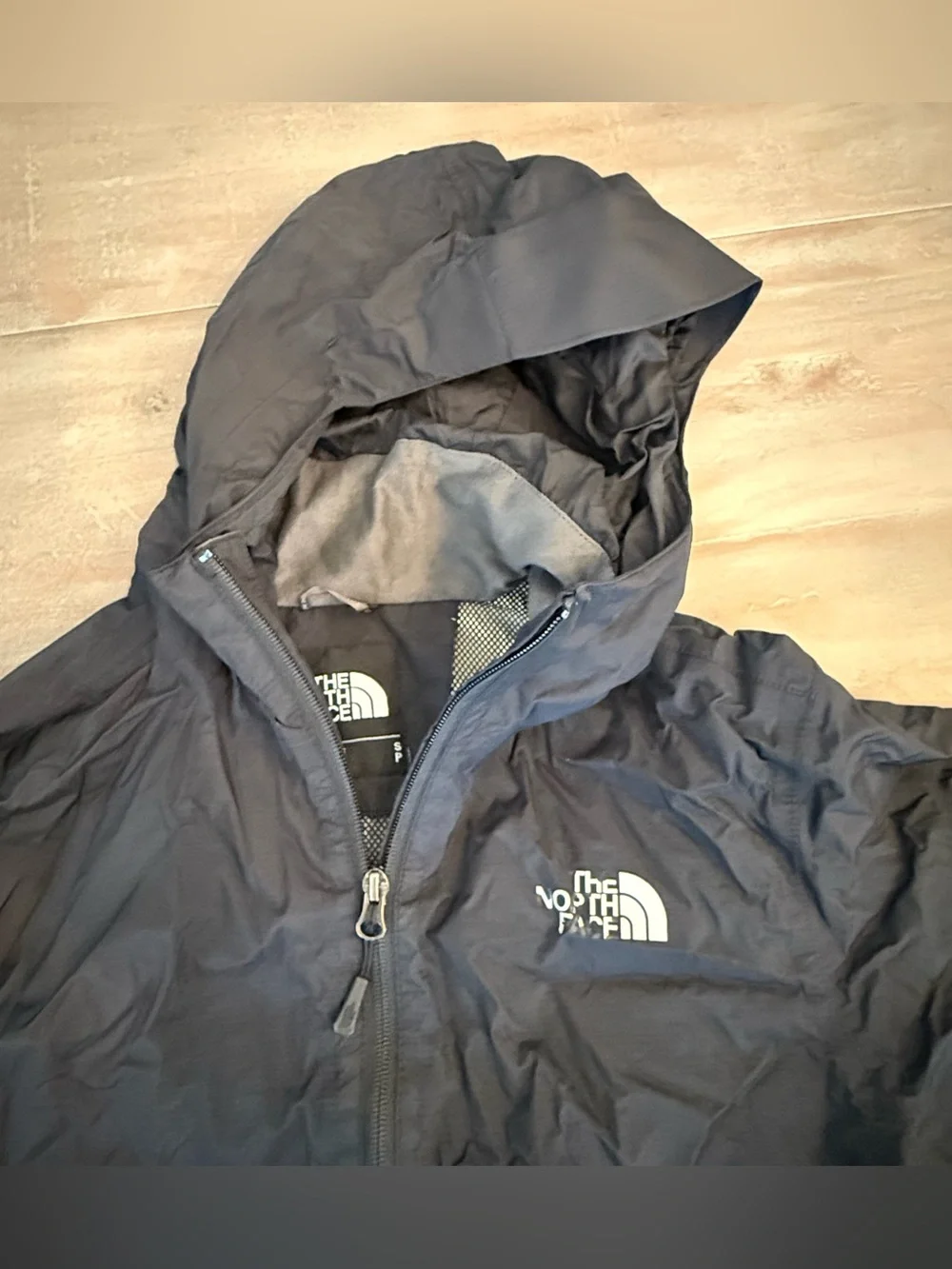 The North Face Men’s rain jacket Sz S Full Zip Hooded Outdoor Preowned